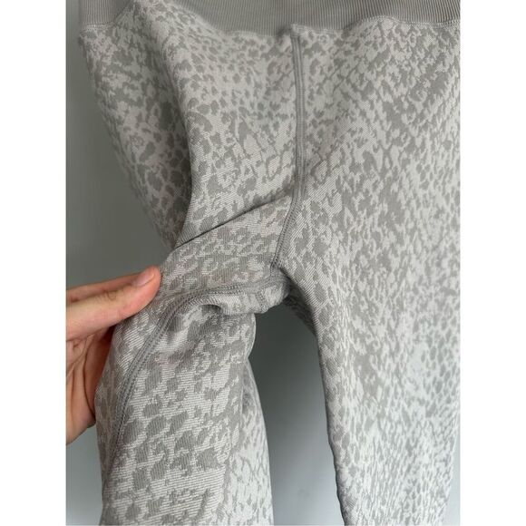 offline by aerie high rise gray snakeskin pattern leggings women’s size XL - Picture 3 of 5